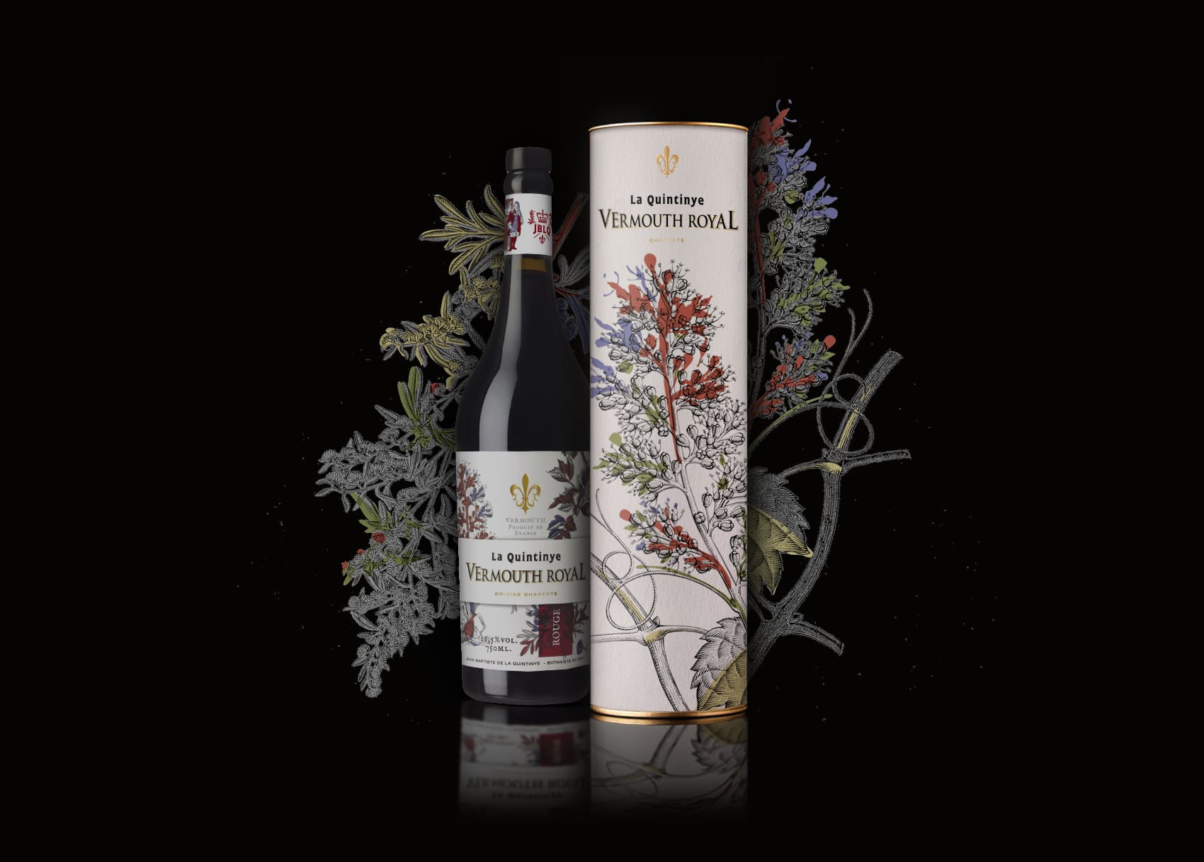 Bodegón con fondo negro del packaging especial para Vermouth Royal