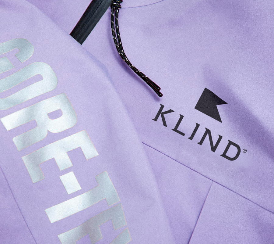 Foto detalle de cortavientos marca Klind con tecnología Gore-tex