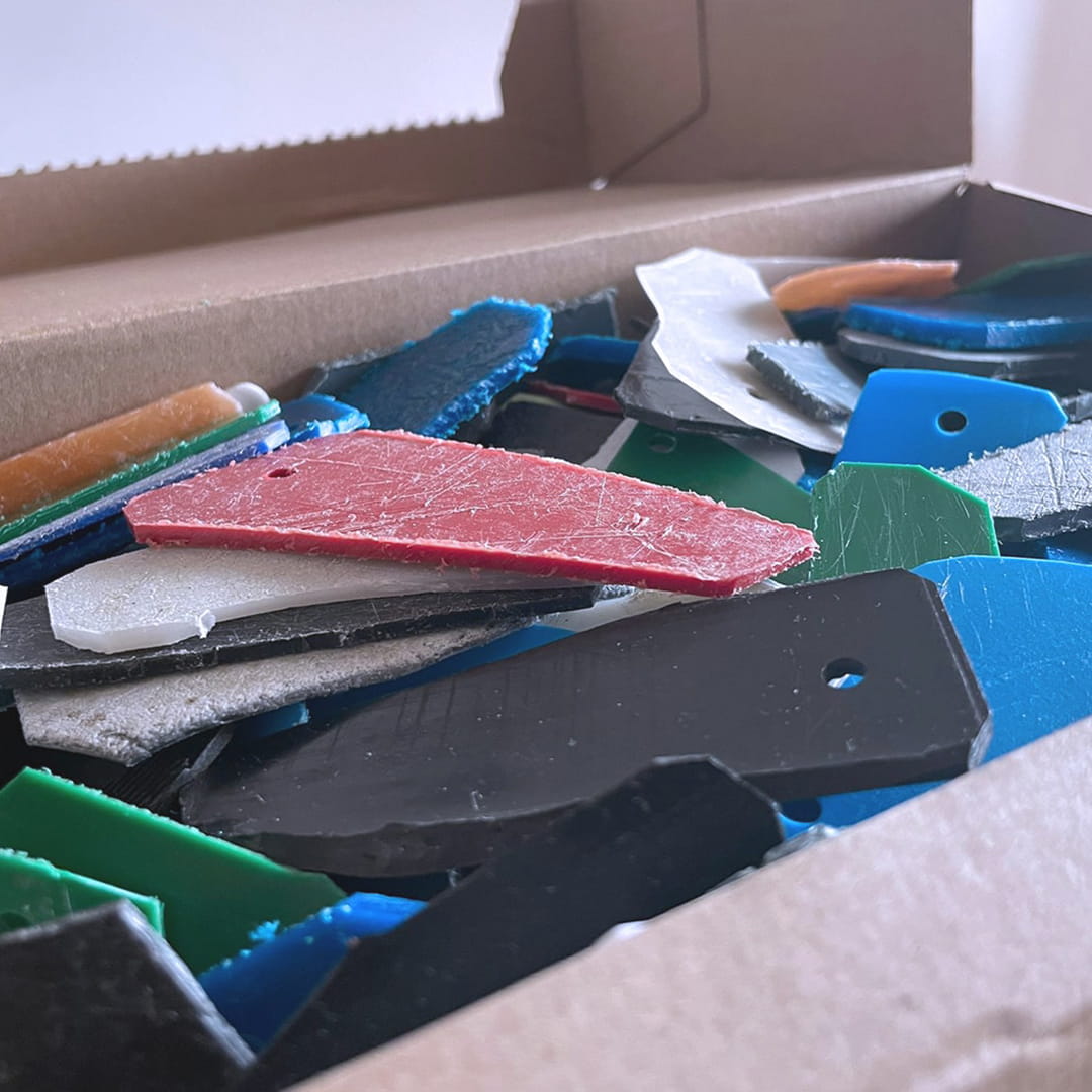 proceso de reutilización de plastico para etiquetado de marca KLIND, paso 4